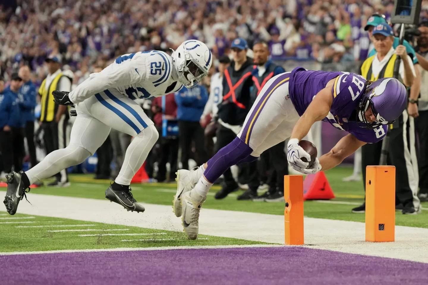 Vikings Beat Colts 16-10 to Stay Undefeated at 6-0