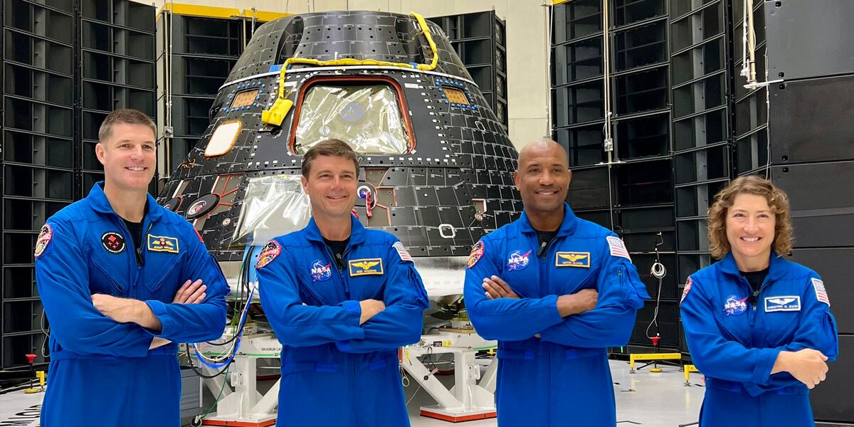Hldlf Astronauts get first look at the spacecraft that will fly them around ...