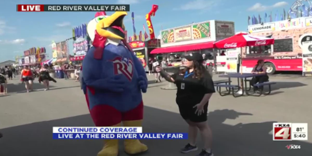 Valley News Team’s Sydney Zatz interviews Big Roy at the Red River Valley Fair