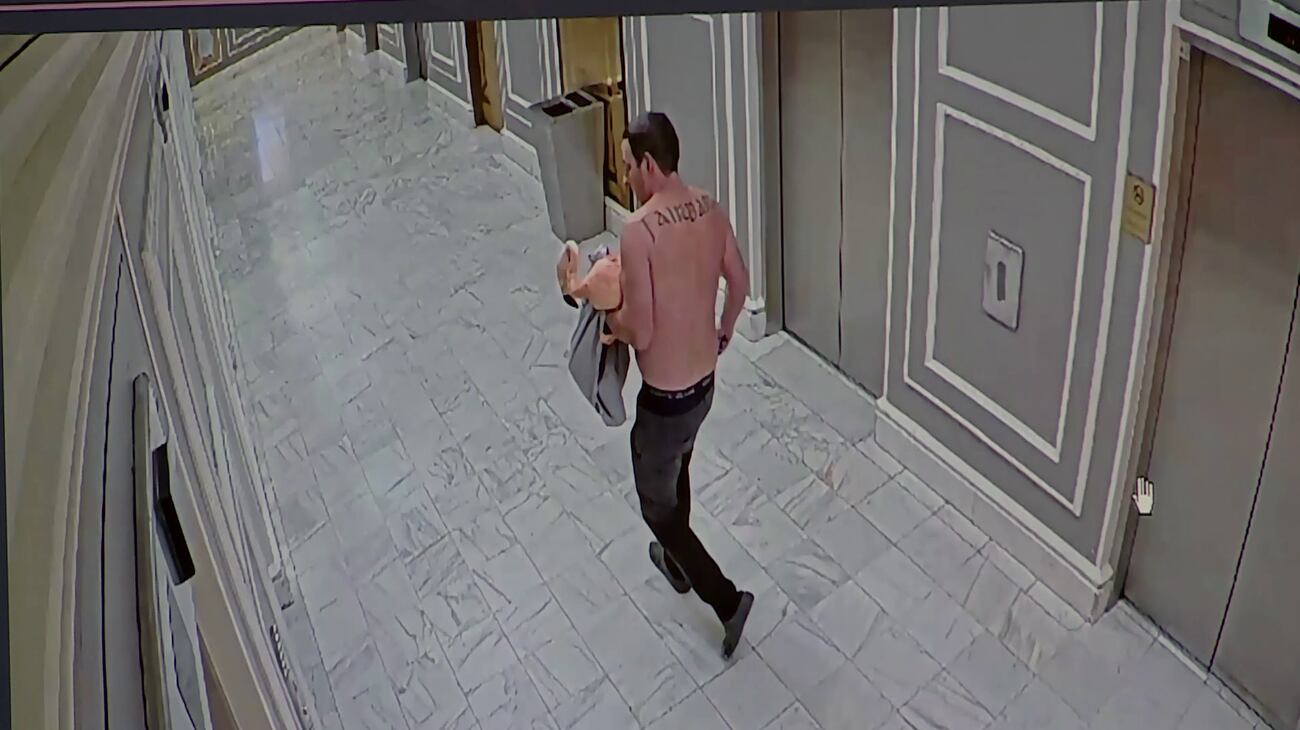 Video of Mitchell Fairbarn, the man accused of stealing a flamingo from a Las Vegas Strip...