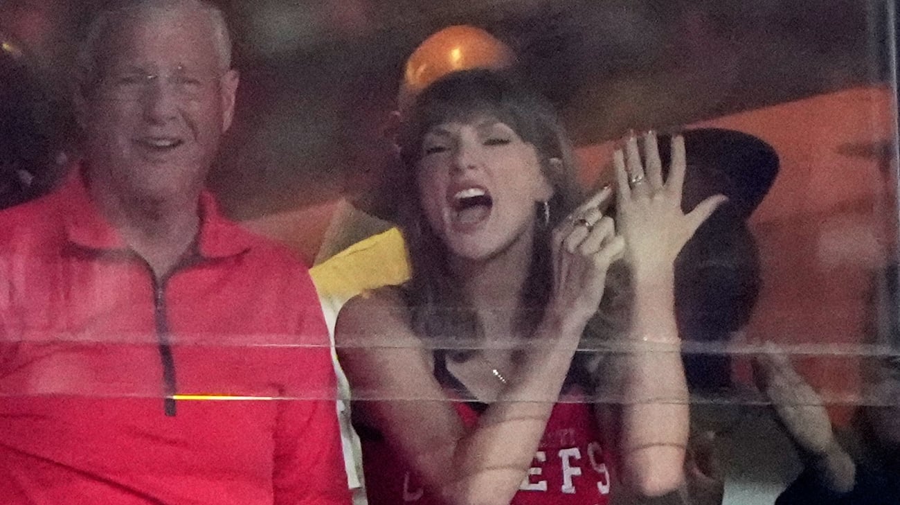 Taylor Swift celebrates with her father, Scott Swift, left, after a score by Kansas City...